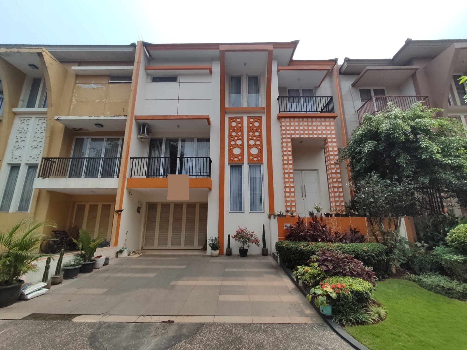 Rumah Disewakan di Water Spring Grand Wisata